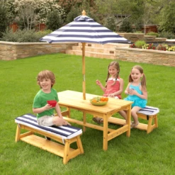 Kidkraft® Kinder Tuintafelset Met Bankjes, Kussens En Parasol, Blauw Met Witte Strepen -Speelgoed Verkoop kidkraft kinder tuintafelset met bankjes kussens en parasol blauw met witte strepen a217906 2